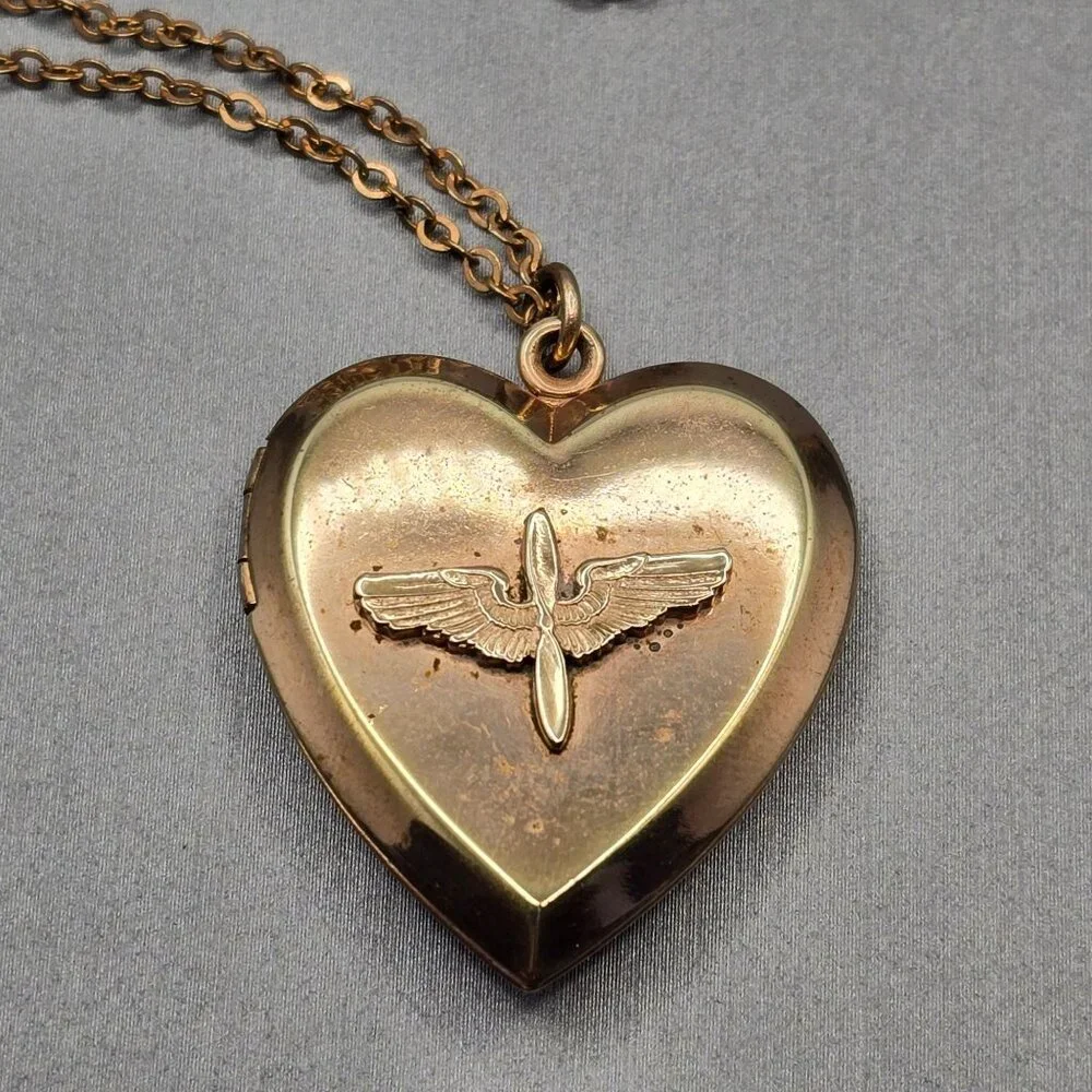 Vintage 1940s Chicago Municipal Airport Heart Locket Necklace Sweetheart Jewelry - Picture 5 of 9